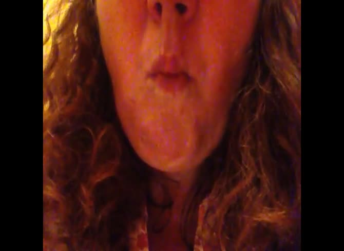 Video :Dirty scat girl chewing his own shit